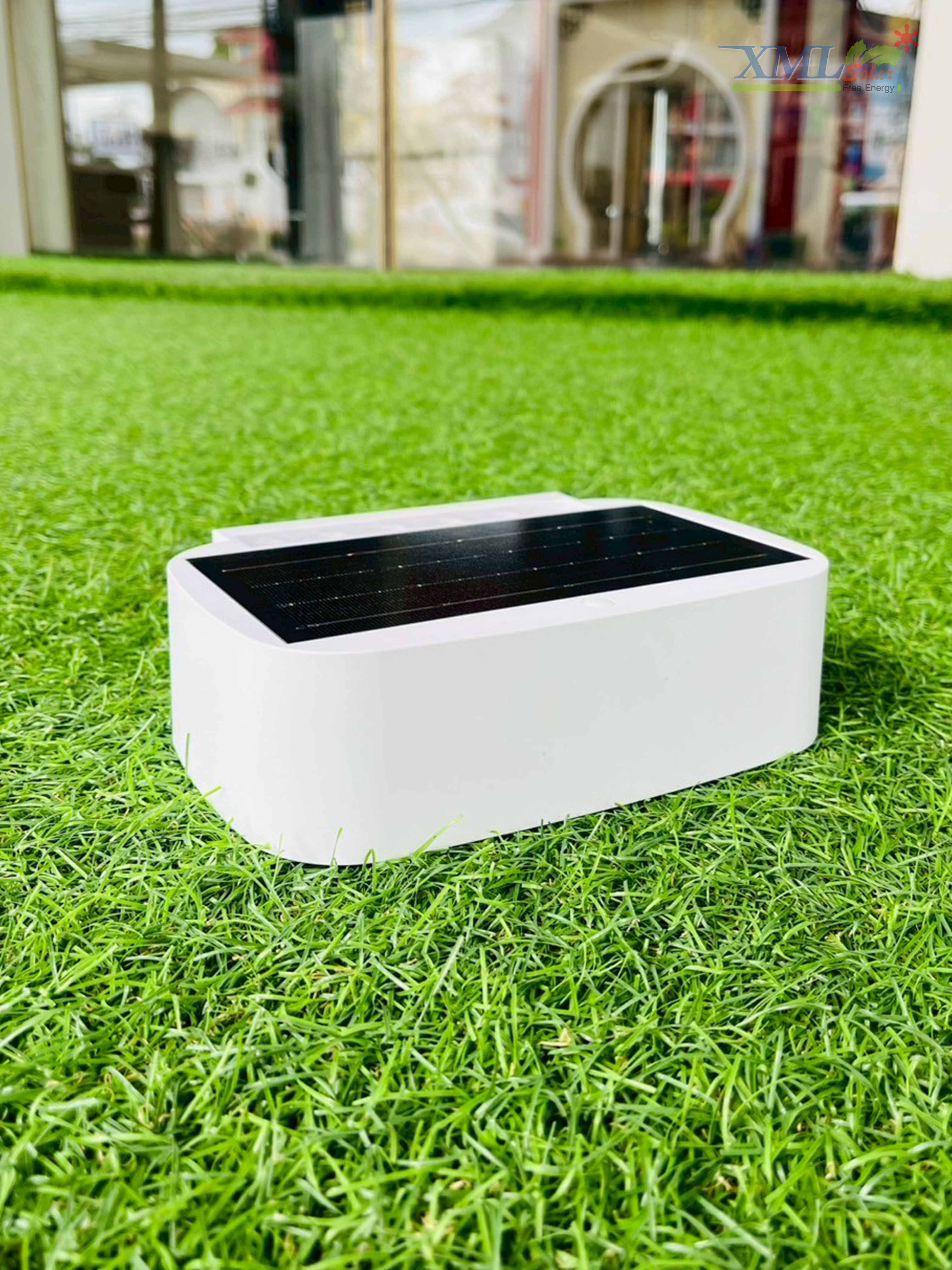 โคมไฟติดผนังโซล่าเซลล์ รุ่น LSXML-243 (เเสง : คลูไวท์)