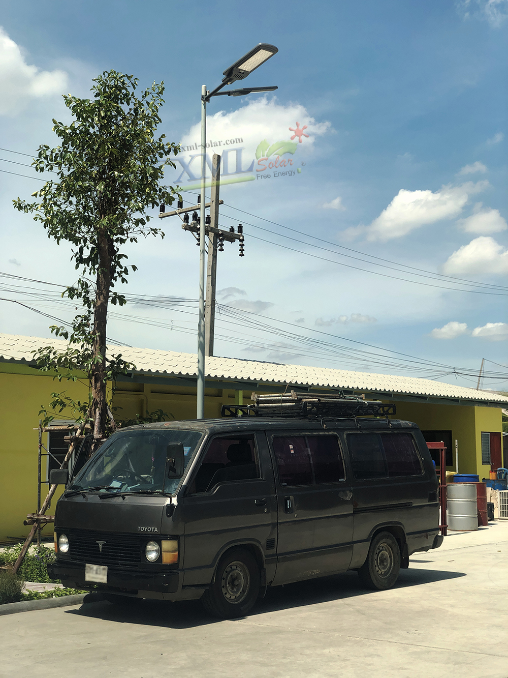 โคมไฟถนนโซล่าเซลล์ Modi x XML รุ่น MD-SLT17-400W (แสง : ขาว)(Motion sensor + สว่างค้าง)