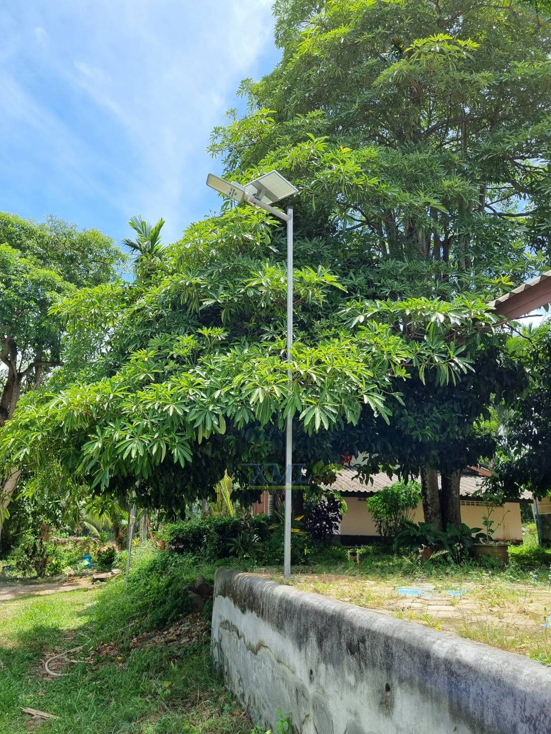 โคมไฟถนนโซล่าเซลล์ 400W รุ่น MD-SLT30-400W (แสง : ขาว)