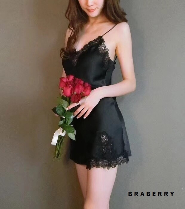 ชุดนอนสายเดี่ยวผ้าซิลค์ซาติน คอวีแต่งลูกไม้เนื้อนิ่มใส่สบายไม่คัน มีฟองน้ำถอดออกได้ มี 4 สี ดำ เทา แดง เนื้อ ราคาส่ง 3 ชิ้น คละแบบได้ชุดละ 350 บาท