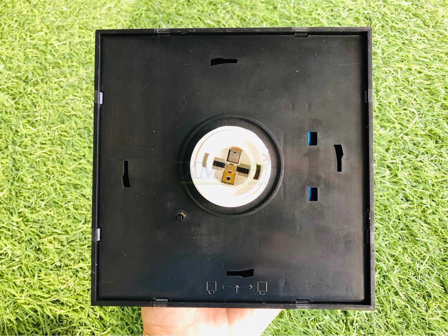 โคมไฟปักสนามโซล่าเซลล์ รุ่น MD-GFB-C (แสง : เหลืองวอมไวท์)