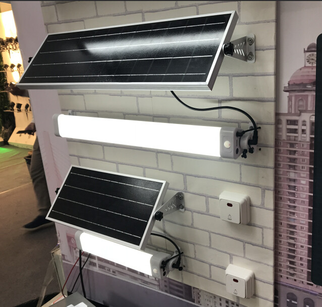 ชุดหลอดไฟยาวโซล่าเซลล์ติดผนัง,เพดาน,ขาตั้ง 12Watt 1200Lumens (แสง ขาว)(ไม่รวมขาตั้ง)