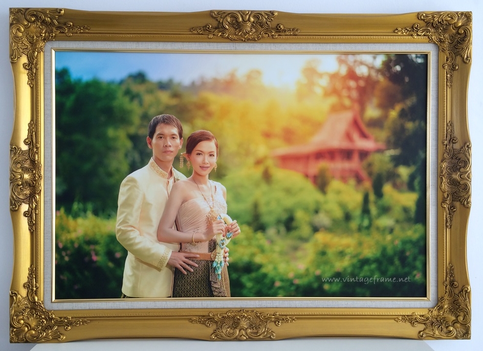 กรอบหลุยส์ไม้แท้ 20x30 นิ้ว สีทองพ่น พร้อมอัดเคลือบภาพ