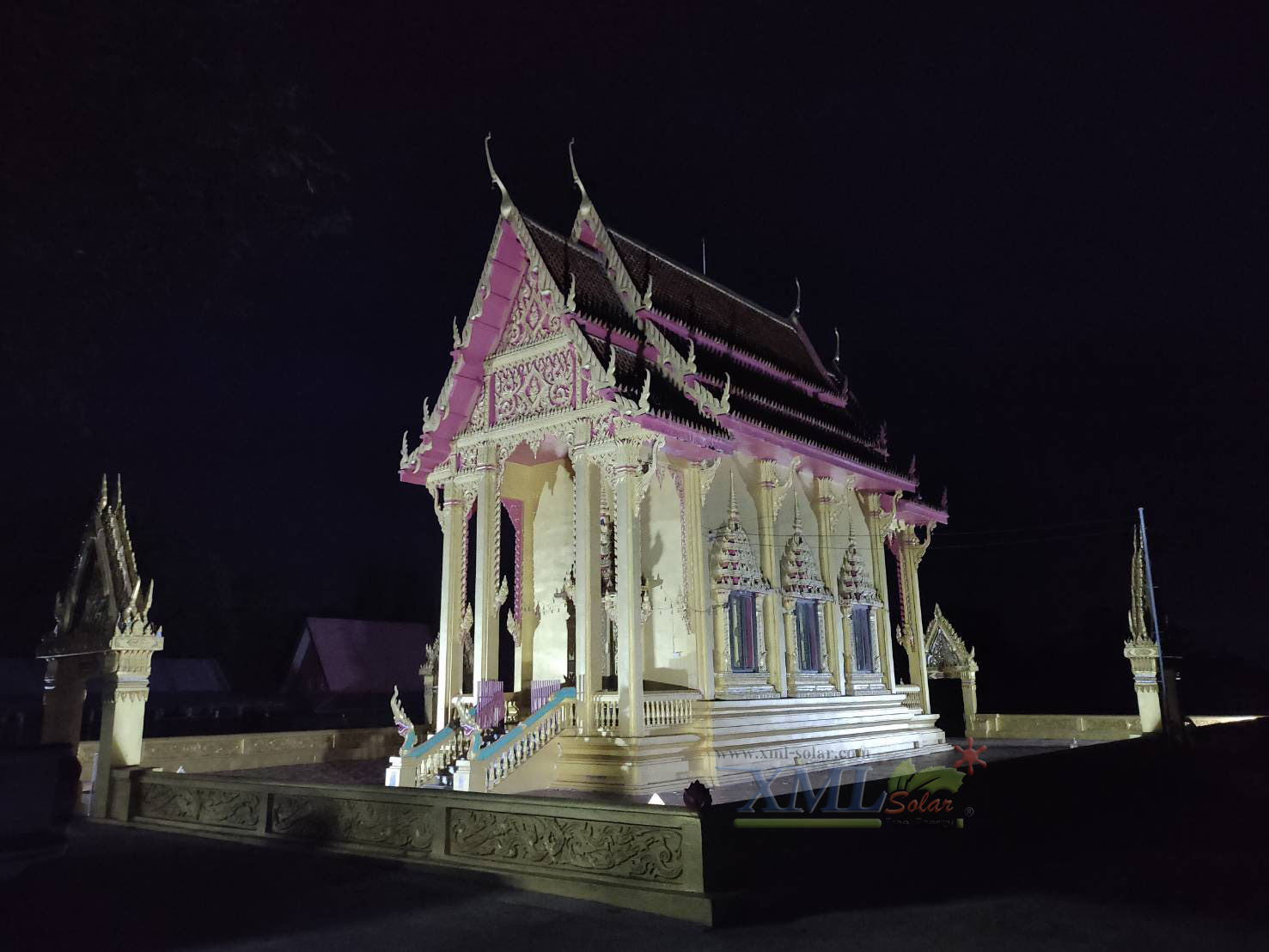 สปอร์ตไลท์โซล่าเซลล์ 300 W. รุ่นใหม่ JD8300L (แสง : ขาว)