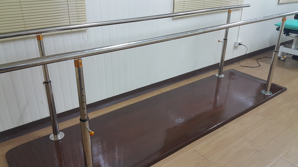 ราวฝึกเดิน ราวหัดเดิน ราวคู่ขนานฝึกเดิน Parallel bar