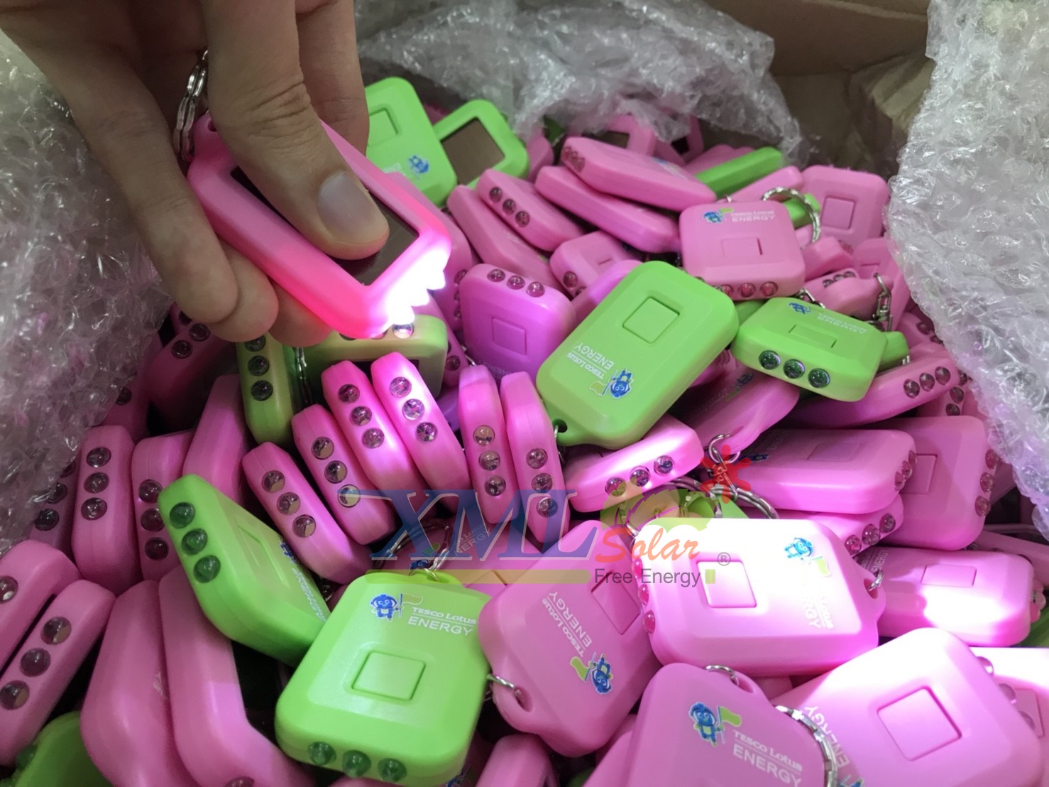 พวงกุญแจไฟฉายโซล่าเซลล์ 3 LED (คละสี ได้รับ 1 ชิ้น)