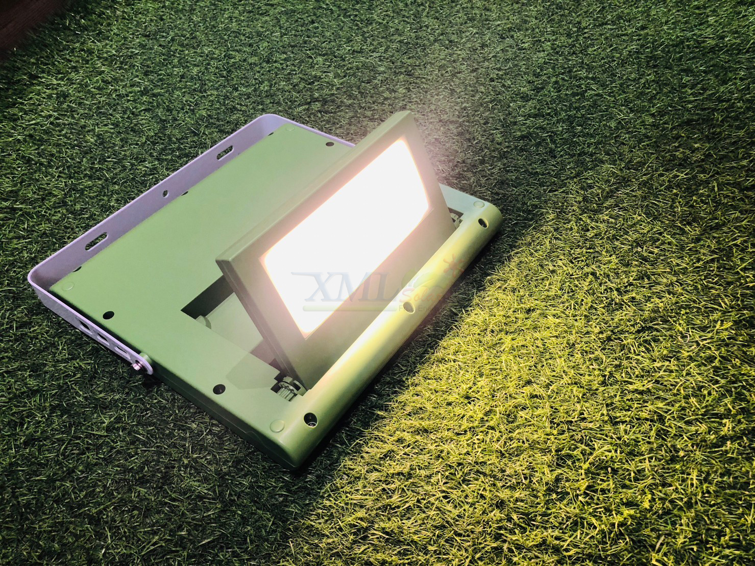 ไฟสปอตไลท์โซล่าเซลล์ 100 W รุ่น MD-PT19 (เปิดได้ 3 แสง)