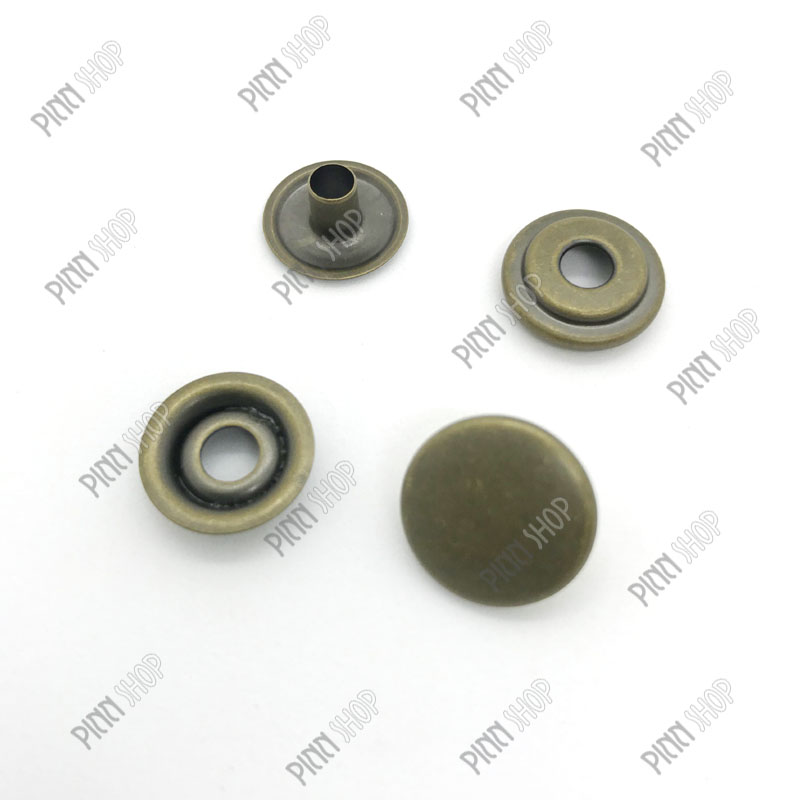 กระดุมตอกพร้อมเครื่องมือตอก