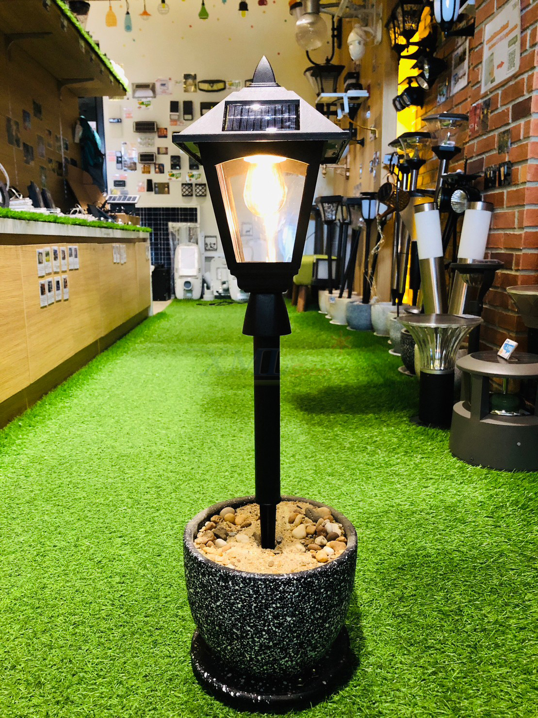 โคมไฟปักสนามโซล่าเซลล์ รุ่น MD-GFB-C (แสง : เหลืองวอมไวท์)