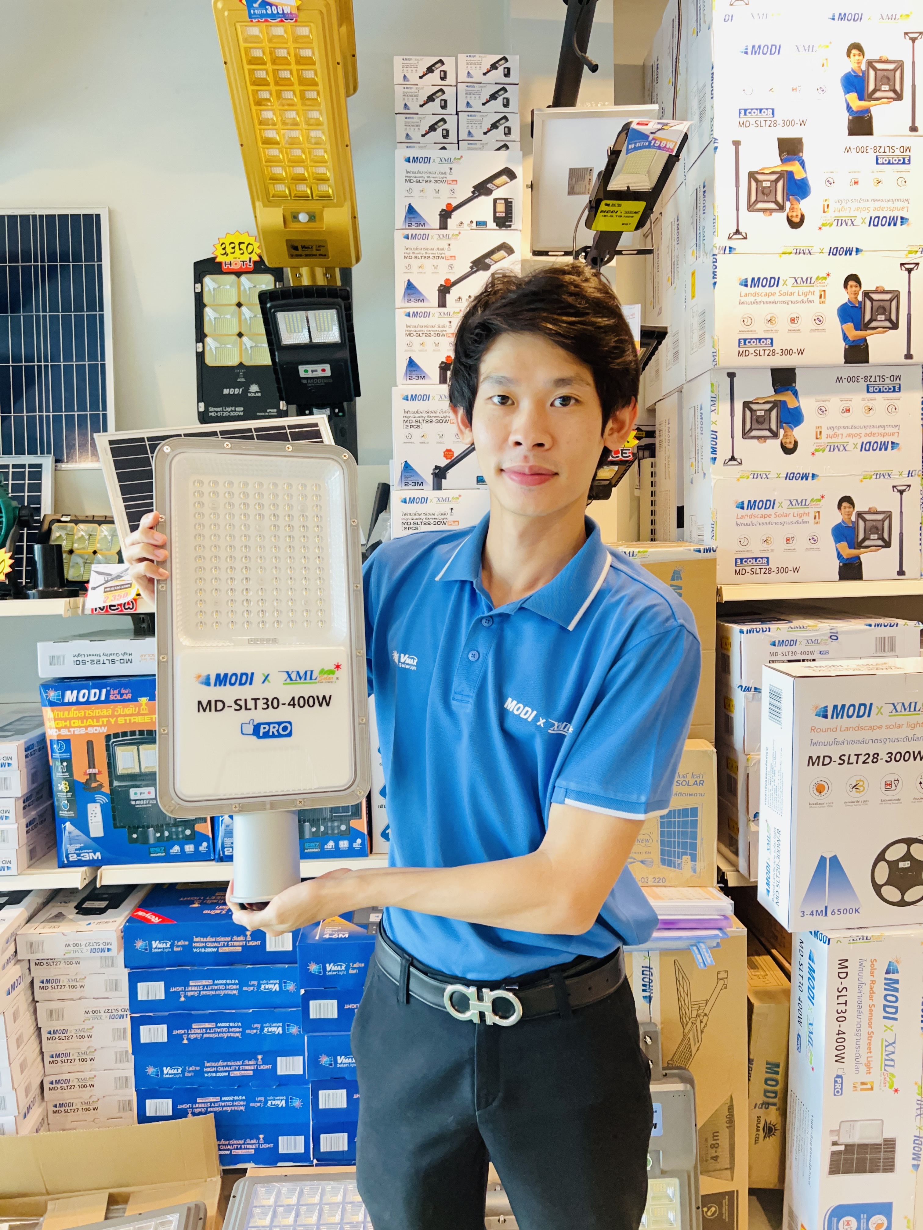 โคมไฟถนนโซล่าเซลล์ 400W รุ่น MD-SLT30-400W (แสง : ขาว)