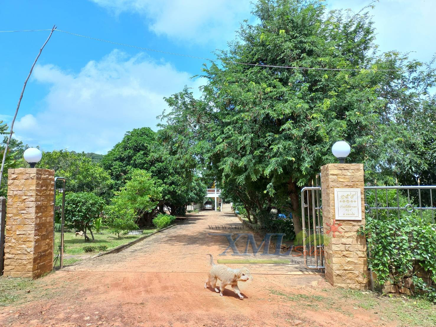 โคมไฟหัวเสาโซล่าเซลล์ ทรงกลมฐานสเเตนเลส (30 ซม.) + Remote (เปิดได้ 3 แสง)+AC