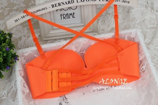 บราสายไขว้ งานไร้ตะเข็บ เสริมหนา ใส่แล้วอกสวย สายด้านหลังใส่ได้หลายแบบ มี Size 32,34,36,38 สีส้ม ราคาส่ง 3 ชิ้น คละแบบได้ ราคาตัวละ 300 บาท