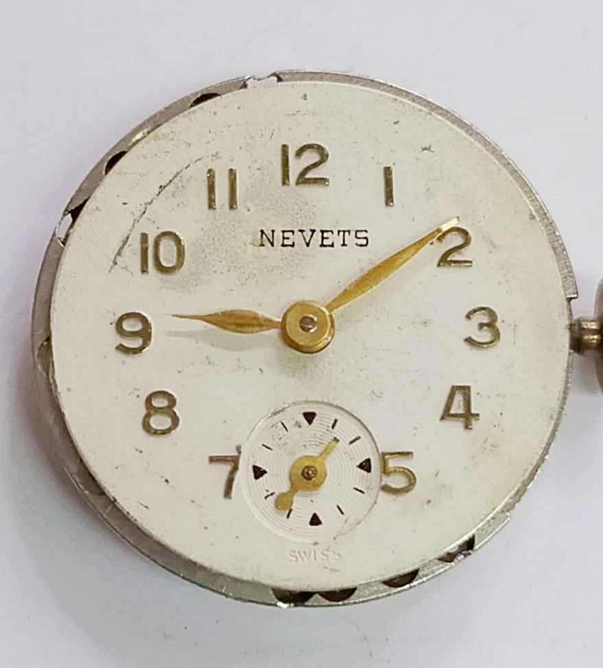นาฬิกาเก่า NEVETS ไขลานสองเข็มครึ่ง (นาฬิกาผู้หญิง)