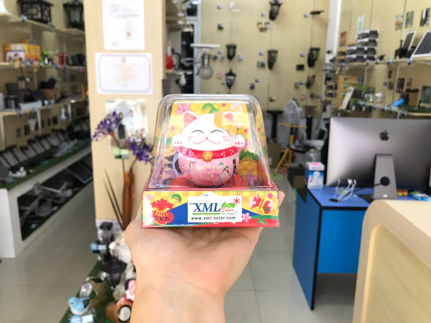 แมวญี่ปุ่น เรียกโชคลาภ ดุ๊กดิ๊กโซล่าเซลล์ (ลายซากุระ)