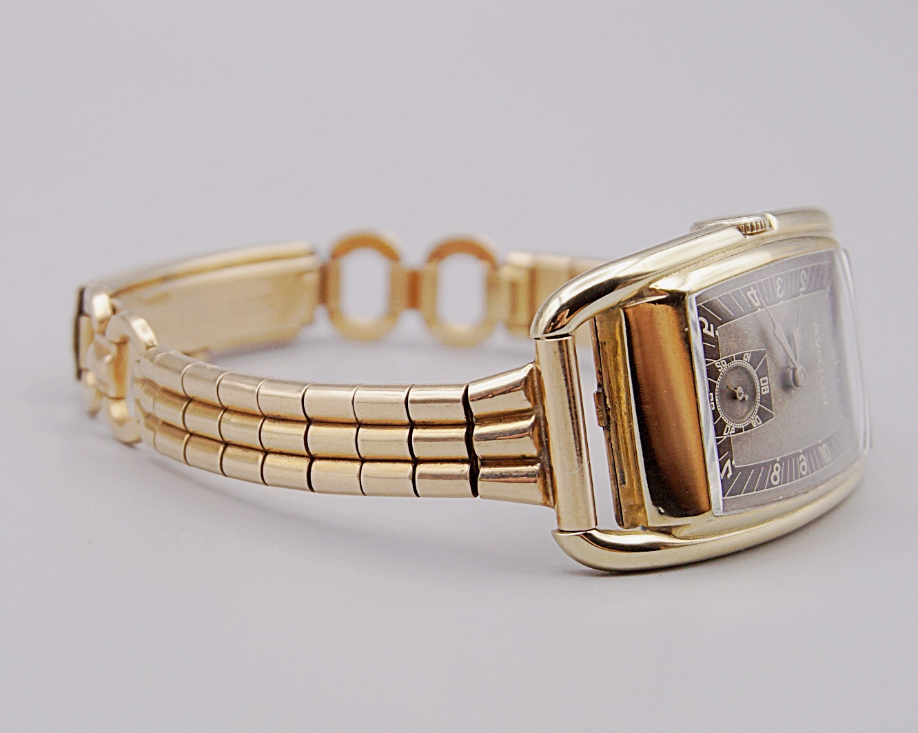 นาฬิกาเก่า BULOVA ไขลานสองเข็มครึ่ง พร้อมกล่อง