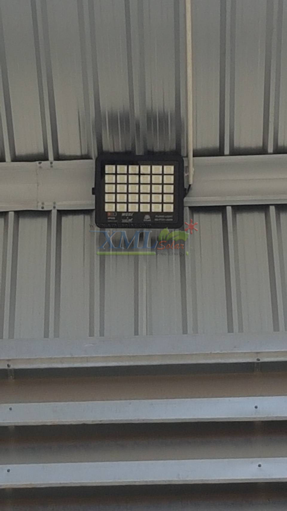 ไฟสปอตไลท์โซล่าเซลล์ 400 W. รุ่น Modi x XML ไซต์ใหญ่ (เเสง : ขาว)