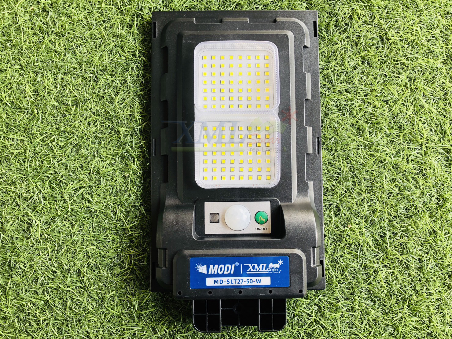 ไฟถนนโซล่าเซลล์ รุ่น MD-SLT27-50W (แสง : ขาว)(ขาเหล็ก)(ระบบสว่างค้าง) ของแท้ แบรนด์ MODI x XMLSOLAR