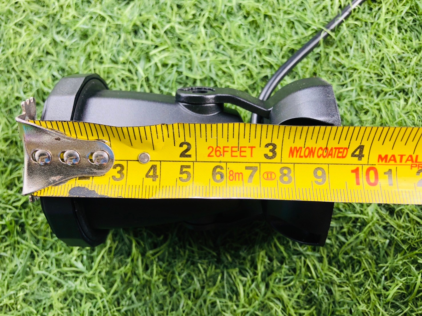 สปอร์ตไลท์ปักสนามโซล่าเซลล์ DC-16 รุ่น 2 หัว สาย 3 เมตร (แสง : เหลืองวอมไวท์)