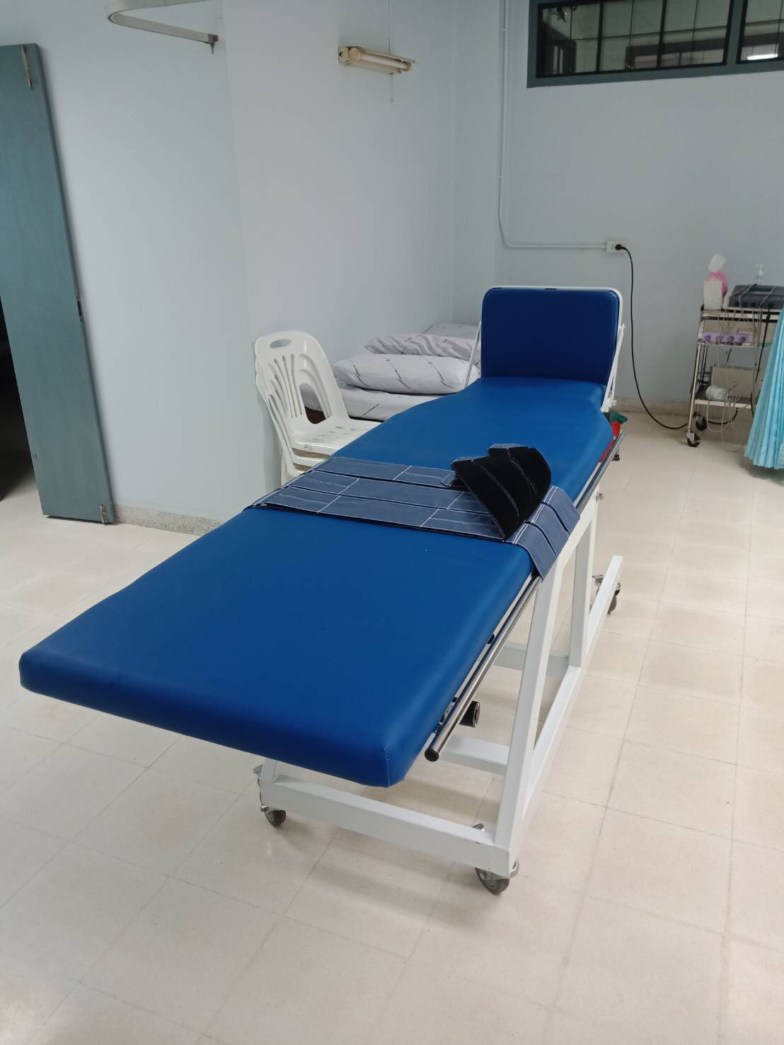 เตียงฝึกยืนไฟฟ้า Tilt table