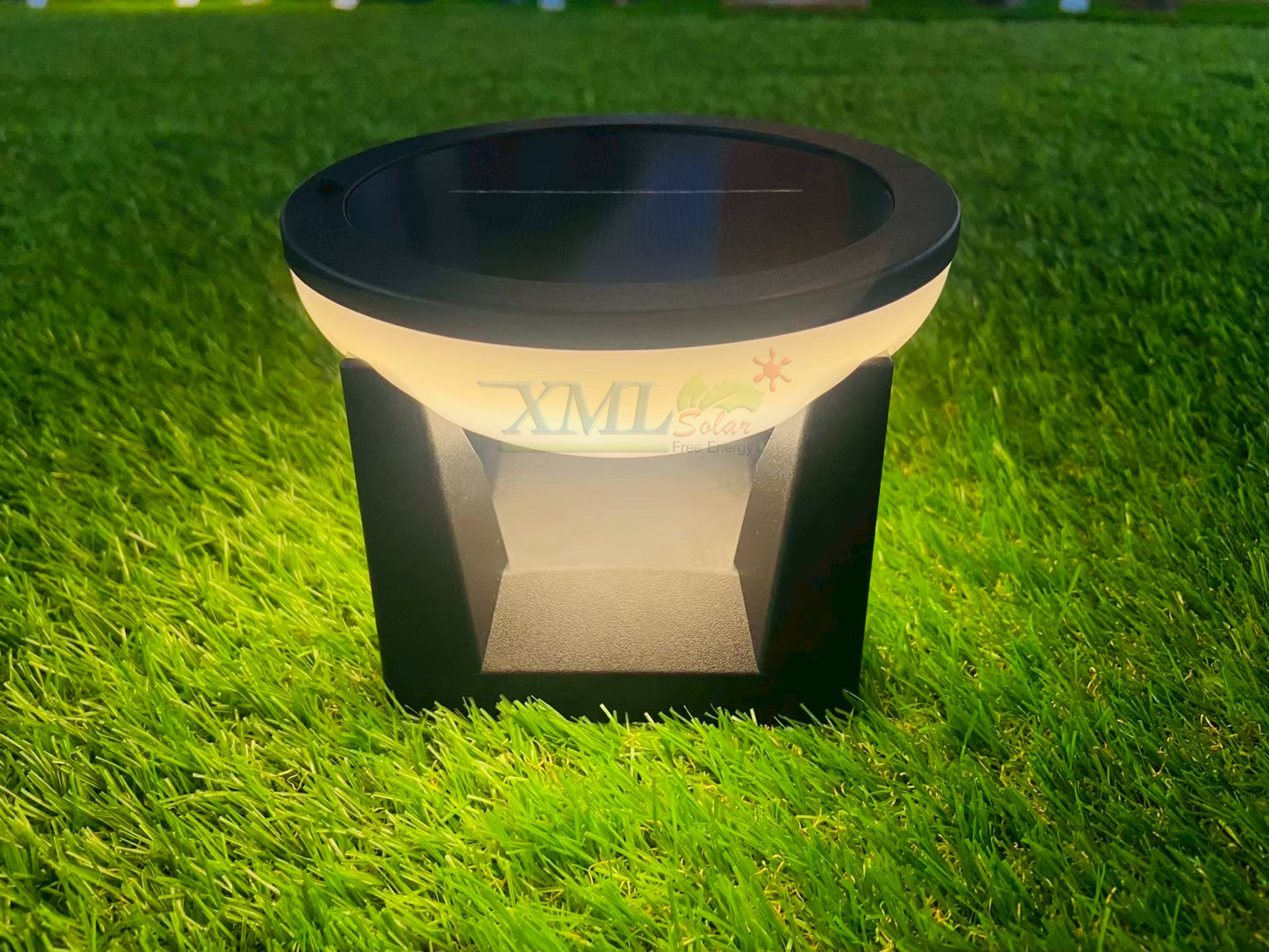 โคมไฟหัวเสาโซล่าเซลล์ Solar LED Pillar รุ่น LSXML-208 (เปิดได้ 3 แสง)