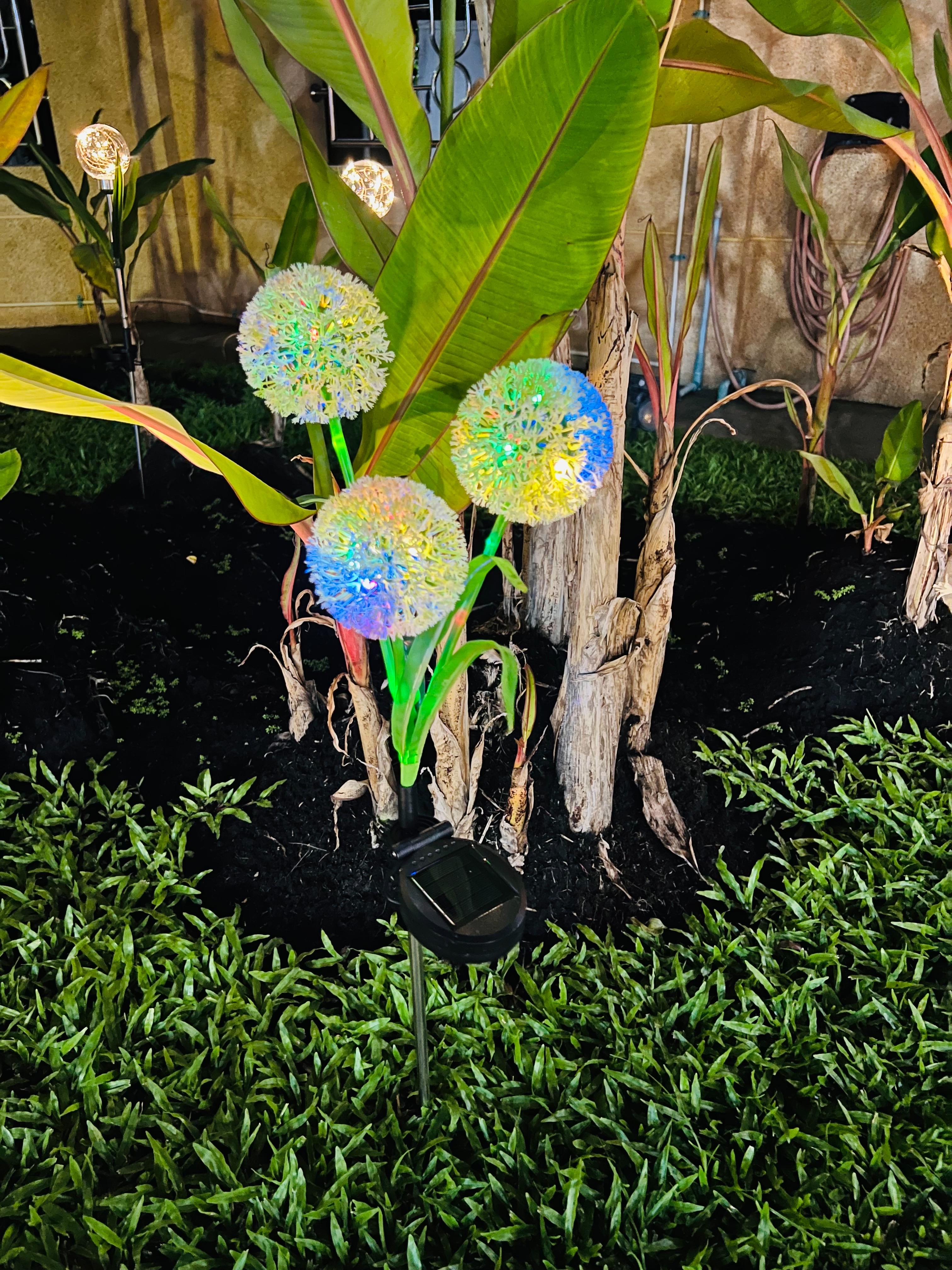 ไฟปักสนามโซล่าเซลล์ ทรงดอกไม้กลม สีขาว (แสง : หลากสี)(1 แถม 1)