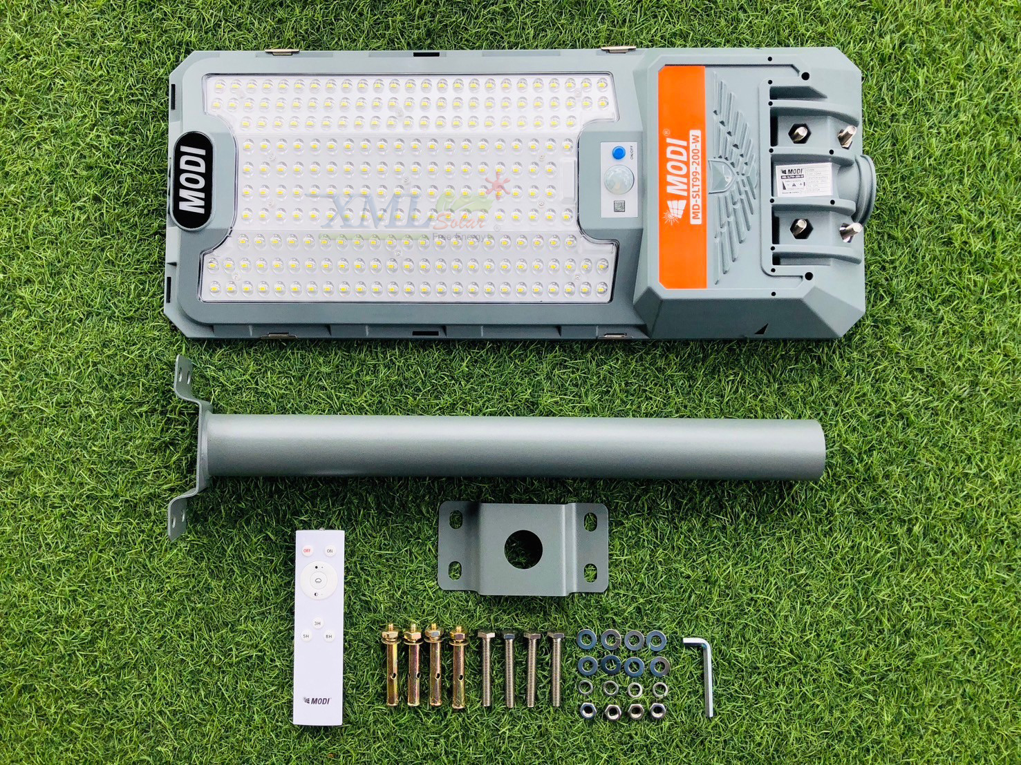 โคมไฟถนนโซล่าเซลล์ 200W รุ่น MD-SLT99-200W (แสง : ขาว)