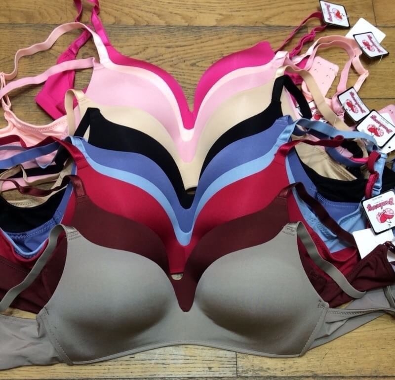 บราไร้โครง ไร้ขอบ โอบกระชับทรงสวยแนบอก ปรับสายได้ size 32,34,36,38 ราคาส่ง 3 ชิ้นคละแบบได้ ตัวละ 290 บาท