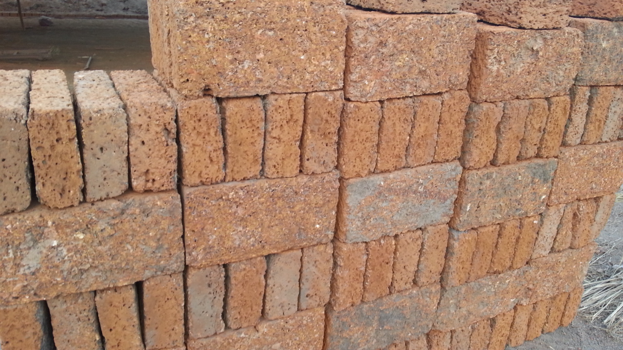 เหมือง ศิลาแลง ของเราเอง ครับ