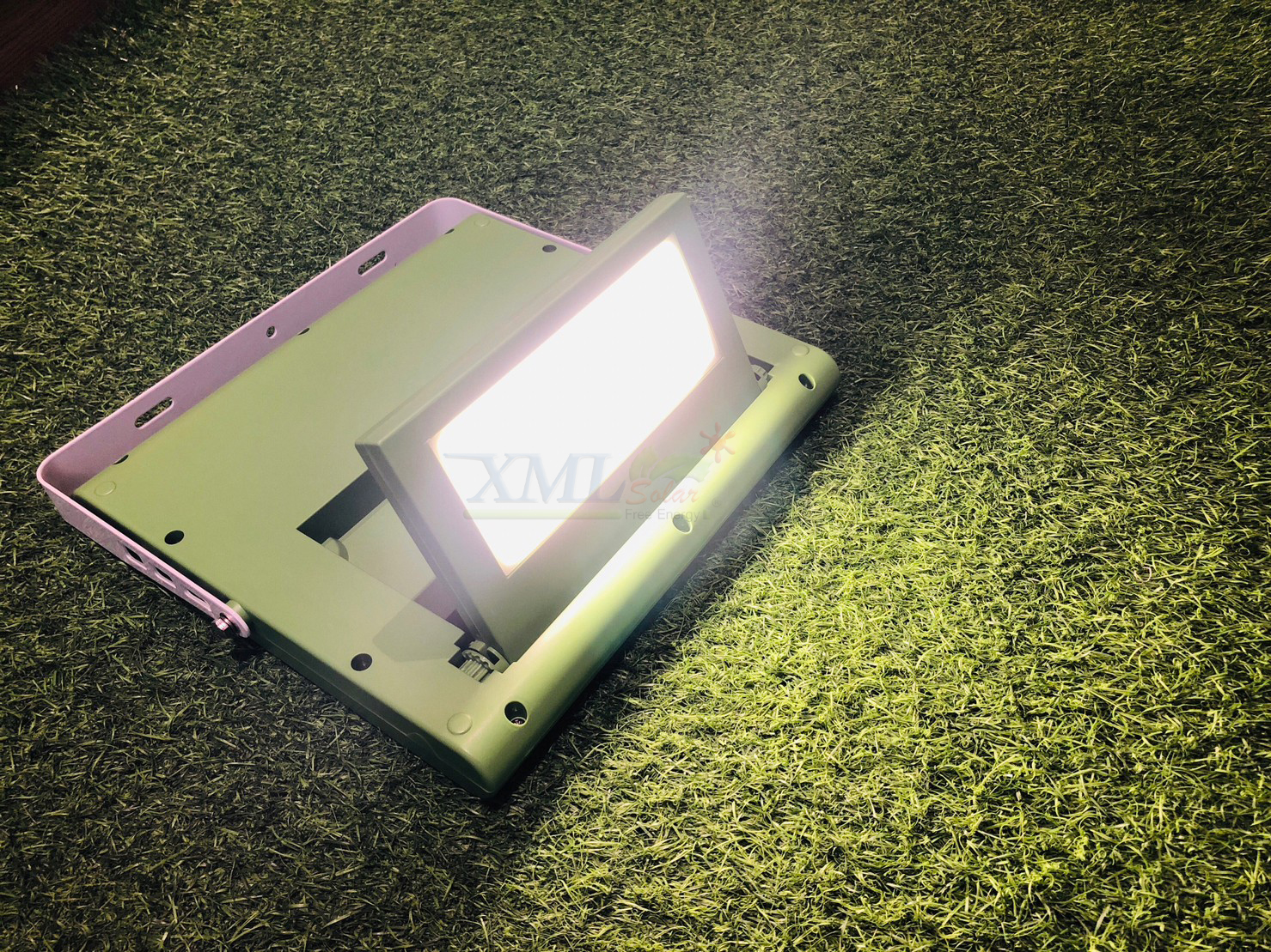 ไฟสปอตไลท์โซล่าเซลล์ 100 W รุ่น MD-PT19 (เปิดได้ 3 แสง)