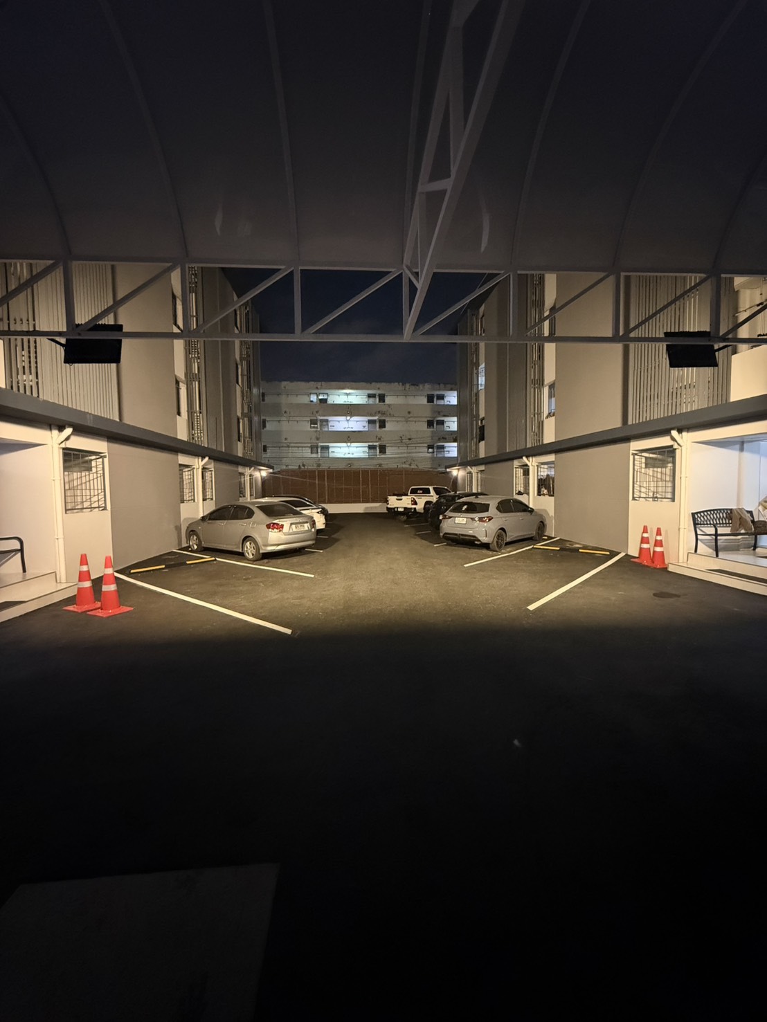 สปอร์ตไลท์โซล่าเซลล์ 1000W. รุ่นใหม่ JD81000Y (แสง : เหลืองวอมไวท์)