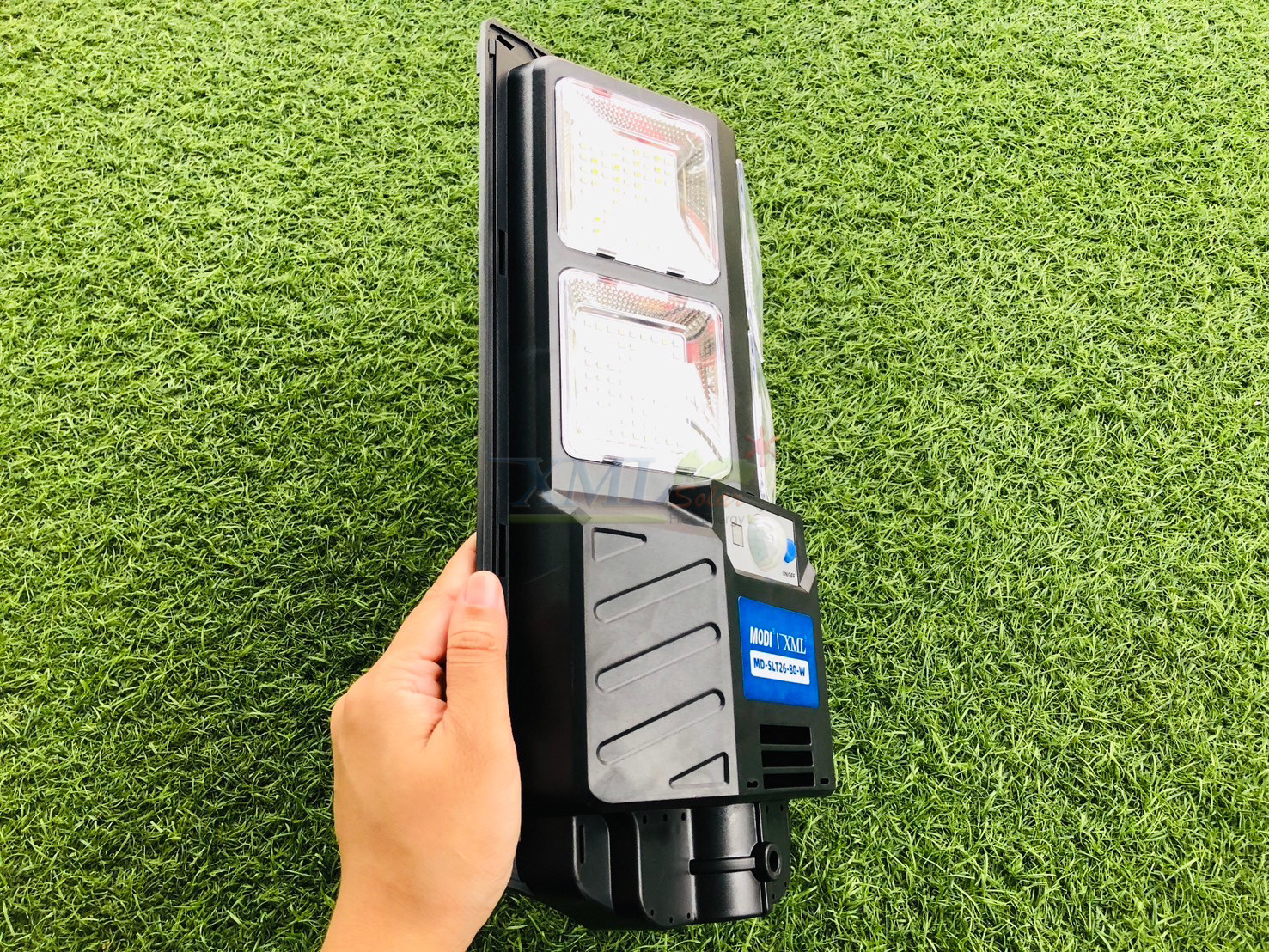 โคมไฟถนนโซล่าเซลล์ 80W รุ่น MD-SLT26-80W (เปิดได้ 3 แสง)