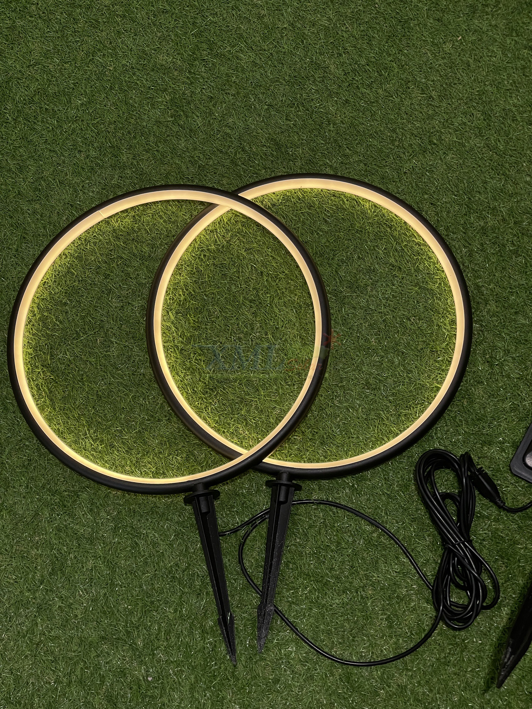 ไฟปักสนามโซล่าเซลล์ ทรงกลม รุ่น DC-0587N (เเสง : เหลืองวอมไวท์)