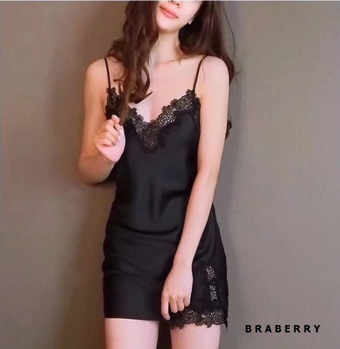 ชุดนอนสายเดี่ยวผ้าซิลค์ซาติน คอวีแต่งลูกไม้เนื้อนิ่มใส่สบายไม่คัน มีฟองน้ำถอดออกได้ มี 4 สี ดำ เทา แดง เนื้อ ราคาส่ง 3 ชิ้น คละแบบได้ชุดละ 350 บาท