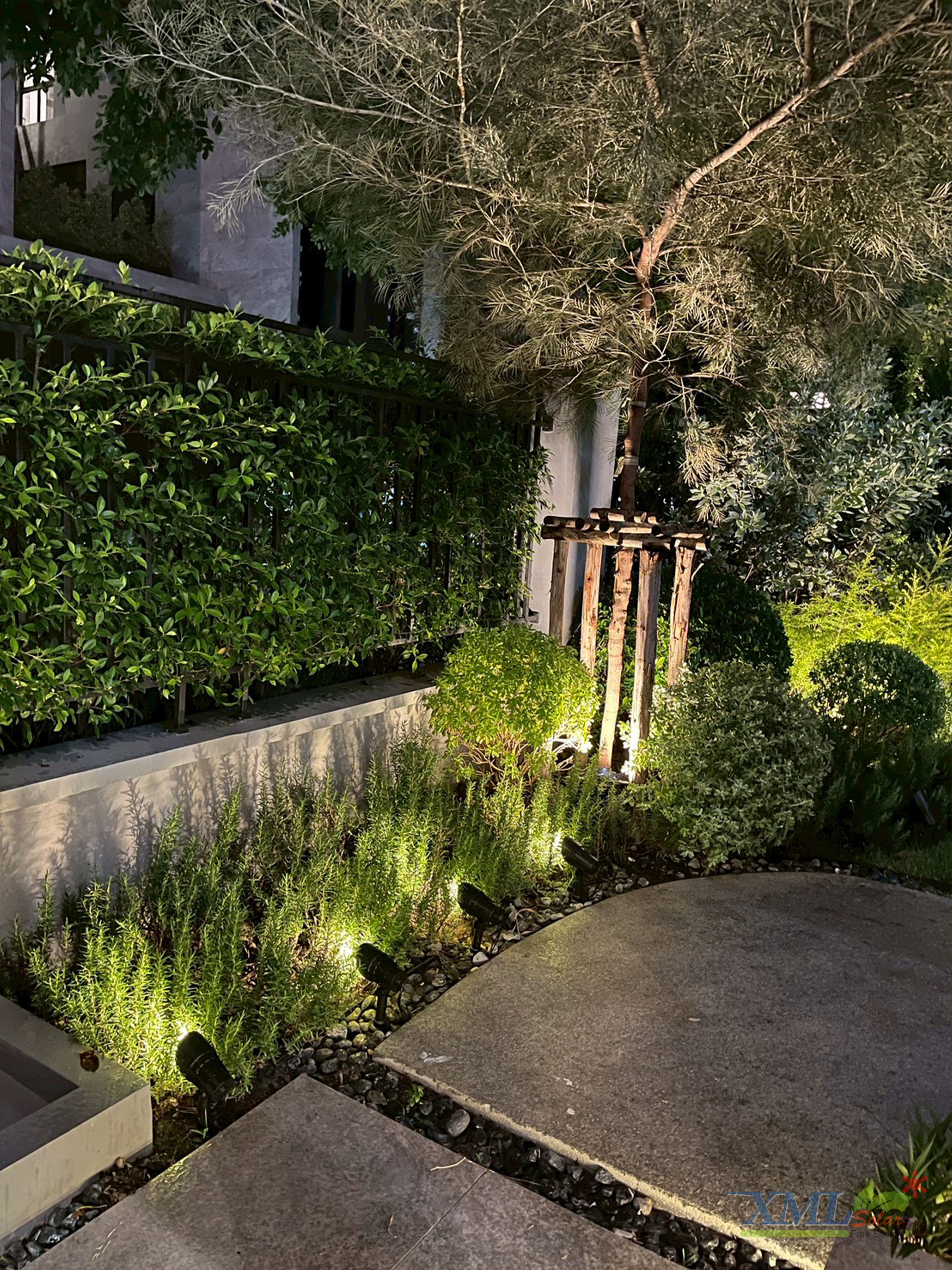 โคมไฟปักสนามโซล่าเซลล์ แพ็ค 4 ดวง รุ่น MD-SSL88 (แสง : เหลืองวอมไวท์)