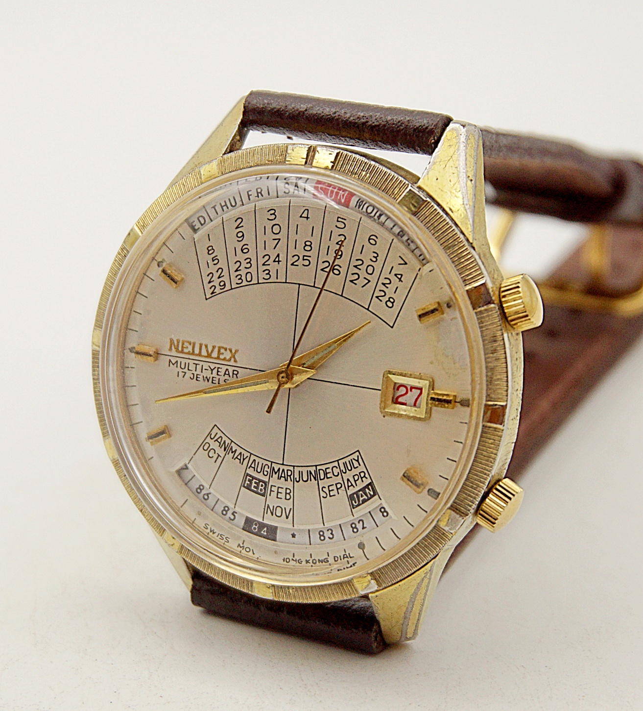 นาฬิกาเก่า NEUVEX ไขลานพร้อมปฎิทิน