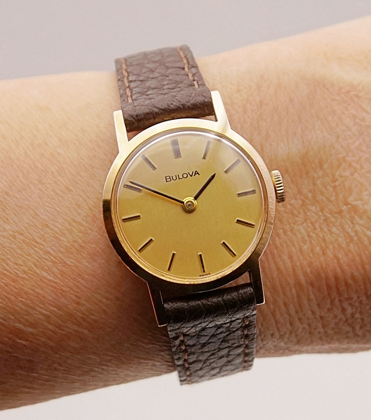 นาฬิกาเก่า BULOVA ไขลาน (นาฬิกาผู้หญิง)