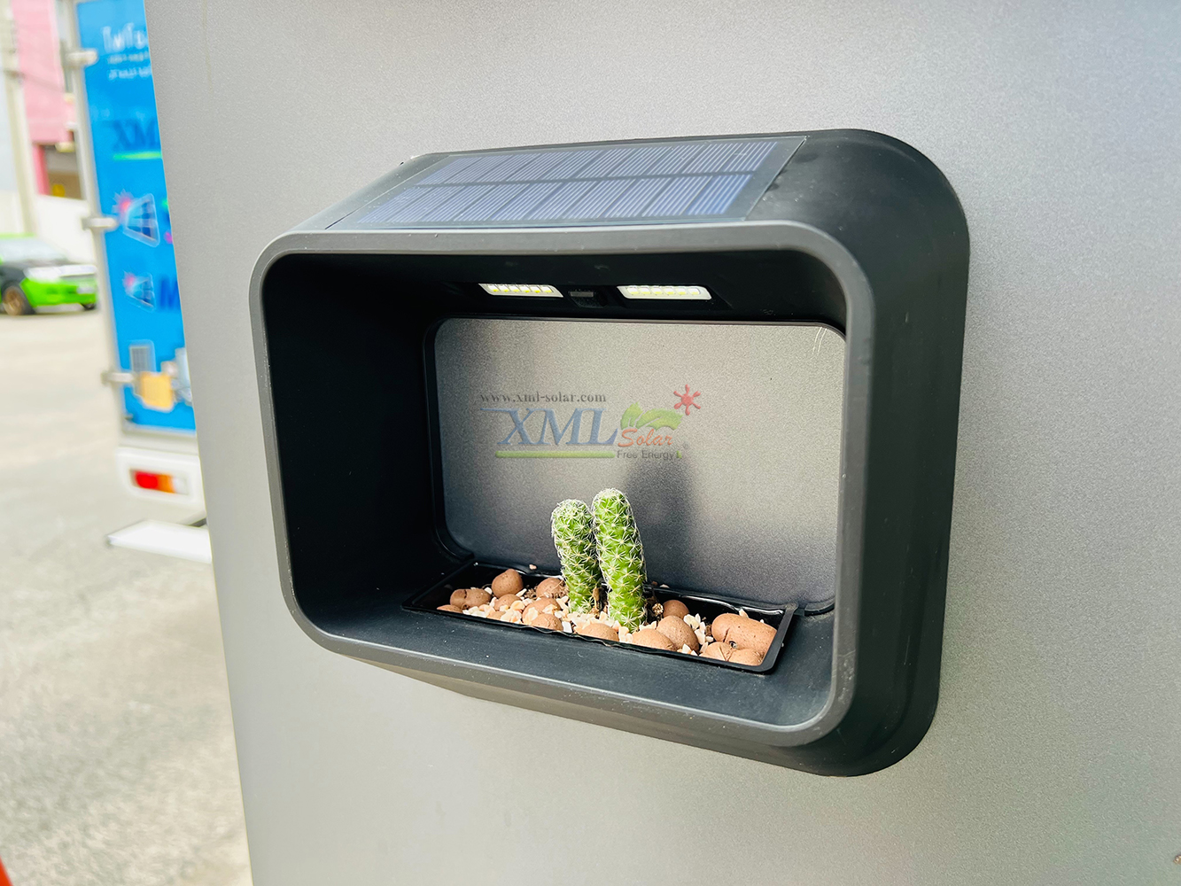 ไฟติดผนังโซล่าเซลล์ ปลูกต้นไม้จิ๋วได้ + Motion (เเสง : ขาว)