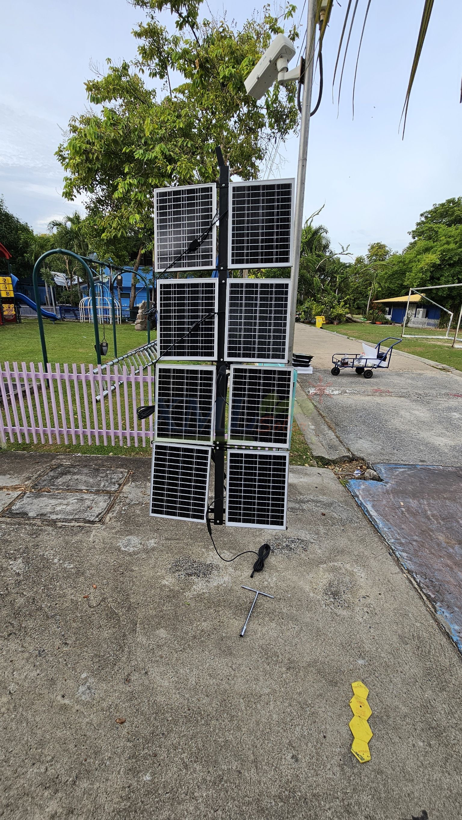 ไฟสปอตไลท์โซล่าเซลล์ 500 Watt กล่องสีน้ำตาล (เปิดได้ 3 แสง)