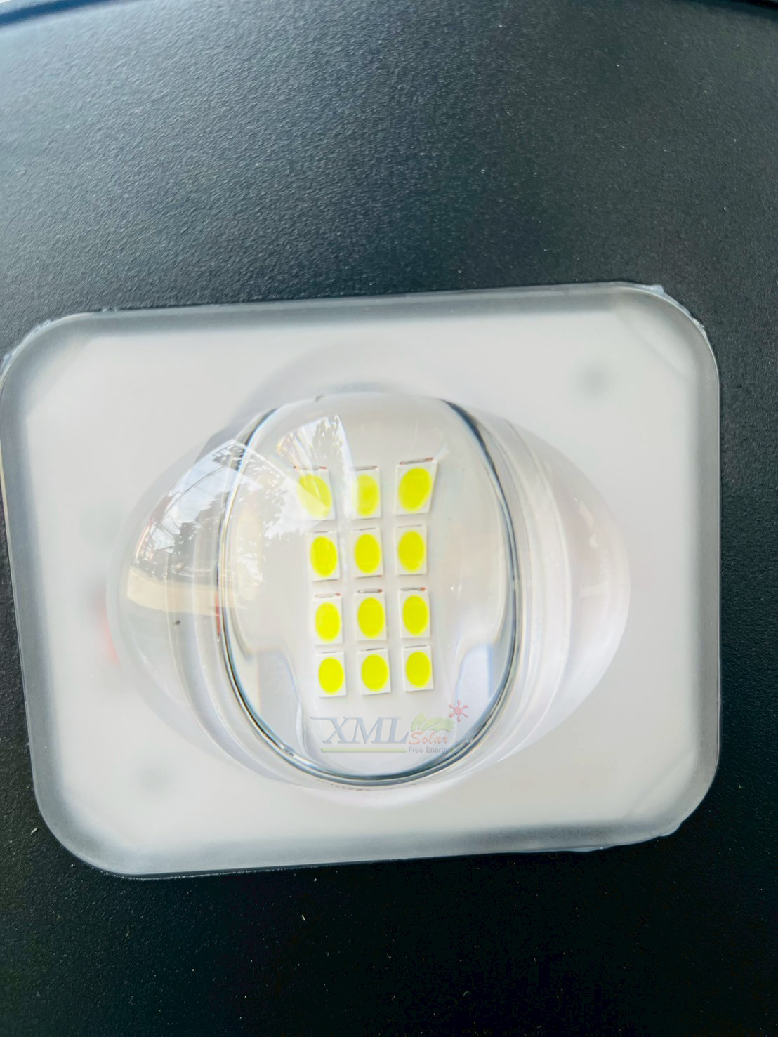 โคมไฟโซล่าเซลล์ UFO รุ่น LSXML-224R (แสง : ขาว)