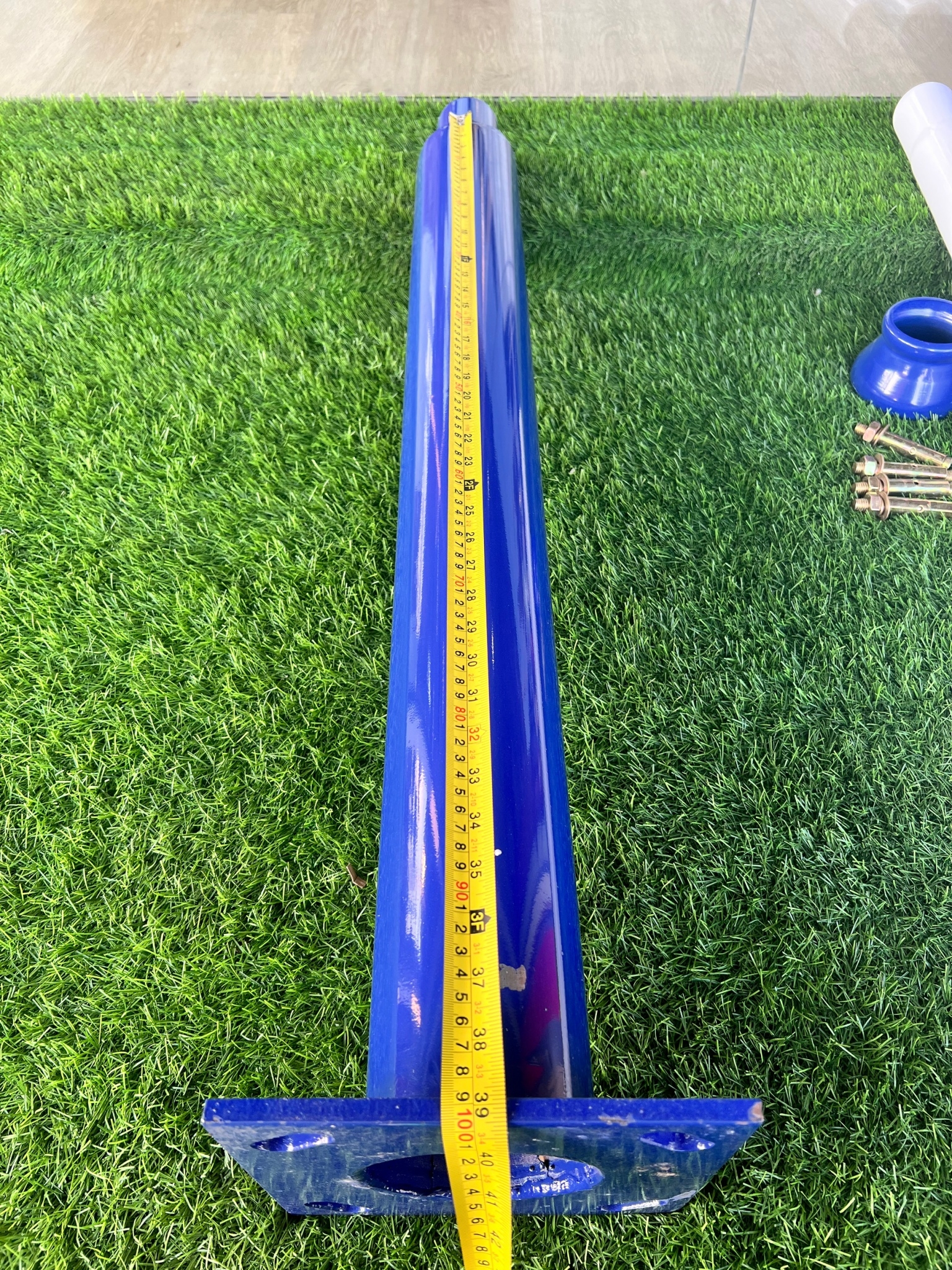 เสาไฟสนาม เหล็กพ่นสีขาว ฐานสีน้ำเงิน สูง 6 เมตร (ปลาย 3 นิ้ว)