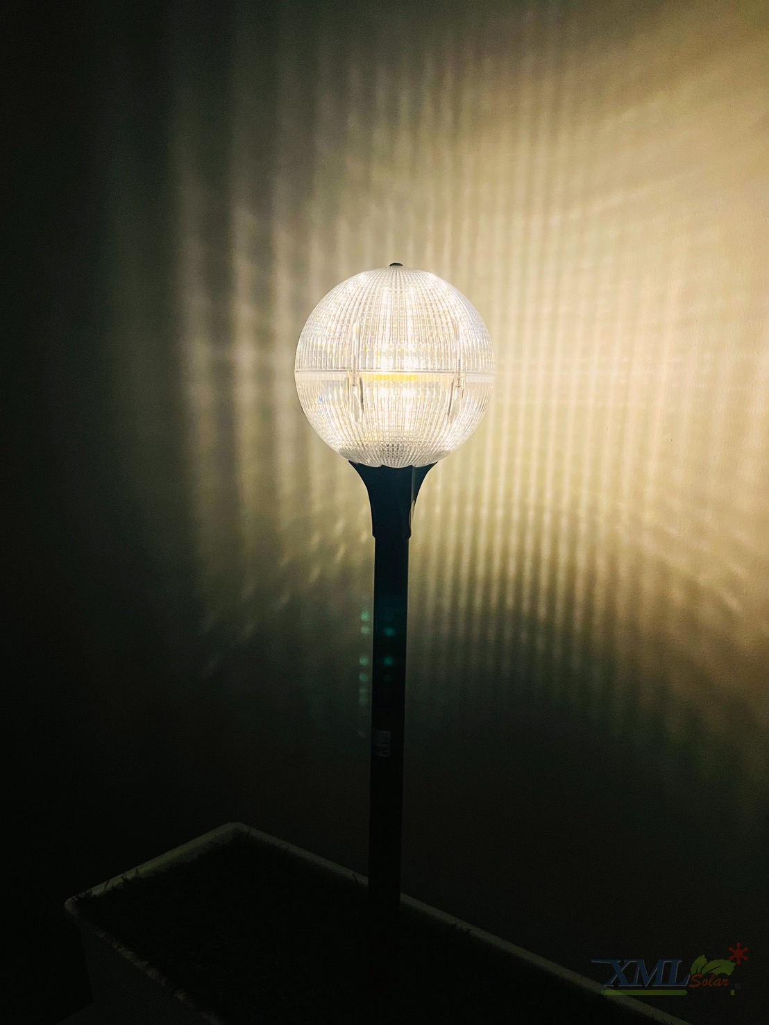 ไฟปักสนามสนามโซล่าเซลล์ ทรงกลมใส 15 lm ( แสง : เหลืองวอมไวท์)