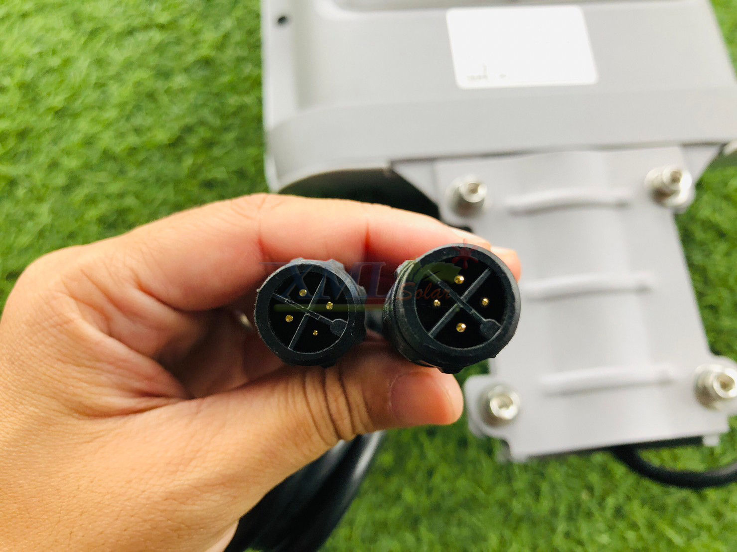 โคมไฟถนนโซล่าเซลล์ Series Y แผงเเยกโคมได้ (12800 Lumens + แผง 200 W) (แสง : ขาว)