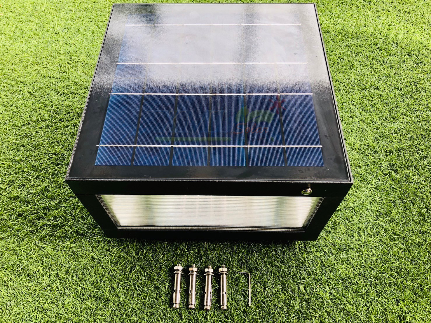 โคมไฟหัวเสาโซล่าเซลล์ ทรงสี่เหลี่ยม รุ่น TZ-3645-L ไซส์ใหญ่ (เปิดได้ 2 แสง)