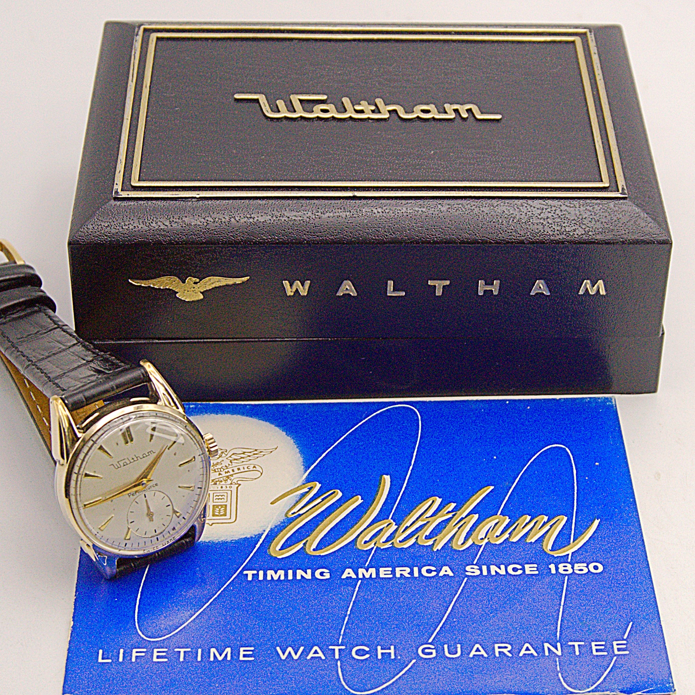 นาฬิกาเก่า WALTHAM ไขลานสองเข็มครึ่ง พร้อมกล่องแข็ง