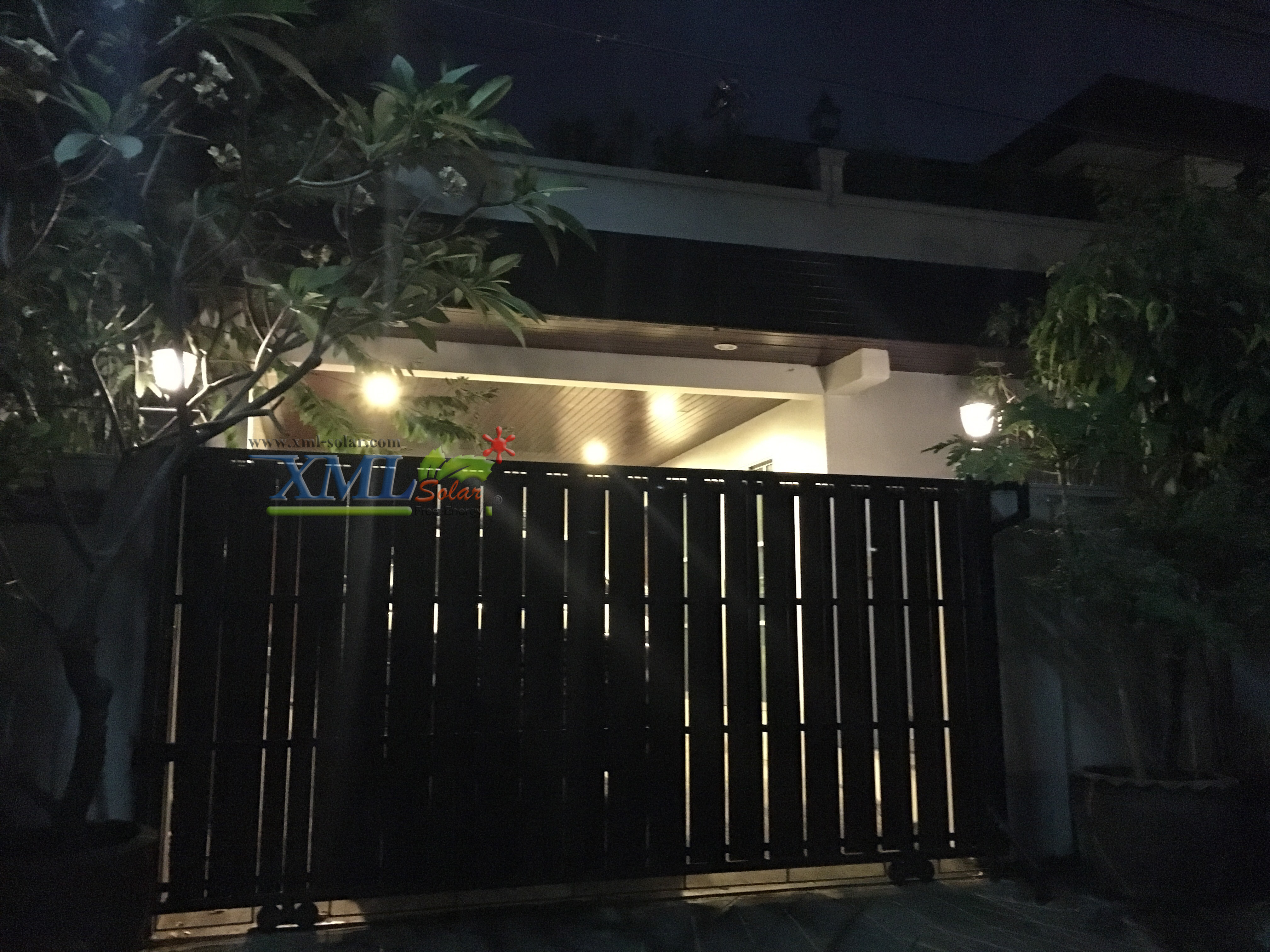 โคมไฟหัวเสาโซล่าเซลล์ ทรงถ้วย (เเสง : เหลืองวอมไวท์)