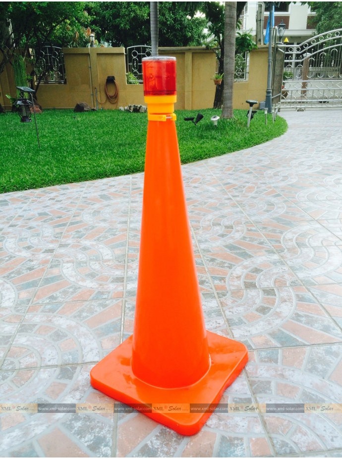 ไฟเตือนกรวยจราจร ฉุกเฉิน พลังงานเเสงอาทิตย์ (เเสง : สีเเดง)