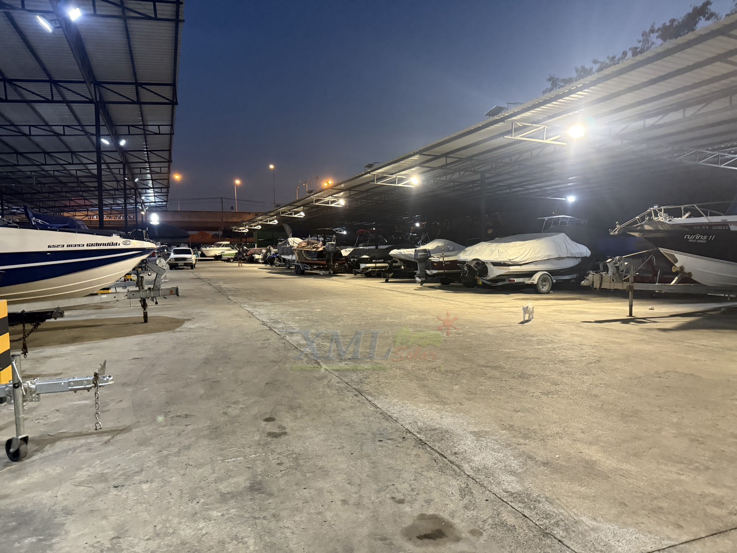 ไฟสปอตไลท์โซล่าเซลล์ 1000 Watt กล่องสีน้ำตาล (เปิดได้ 3 แสง)