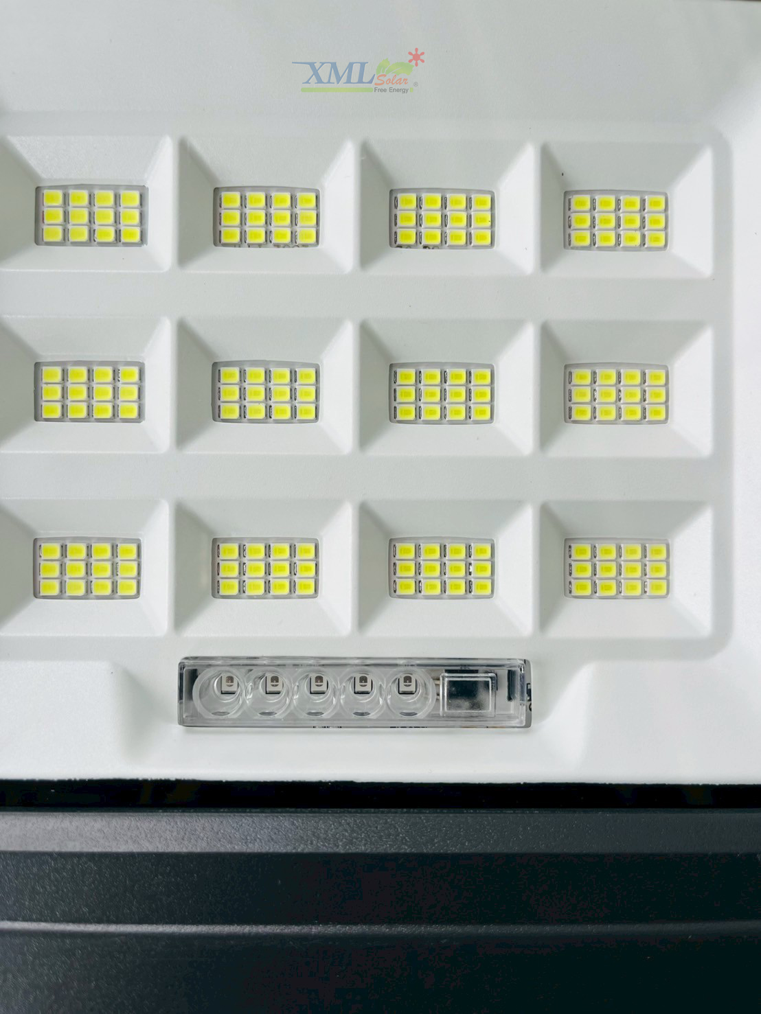 ไฟสปอร์ตไลท์โซล่าเซลล์ รุ่น JD-V1000/ V2000/ V3000/ V5000
