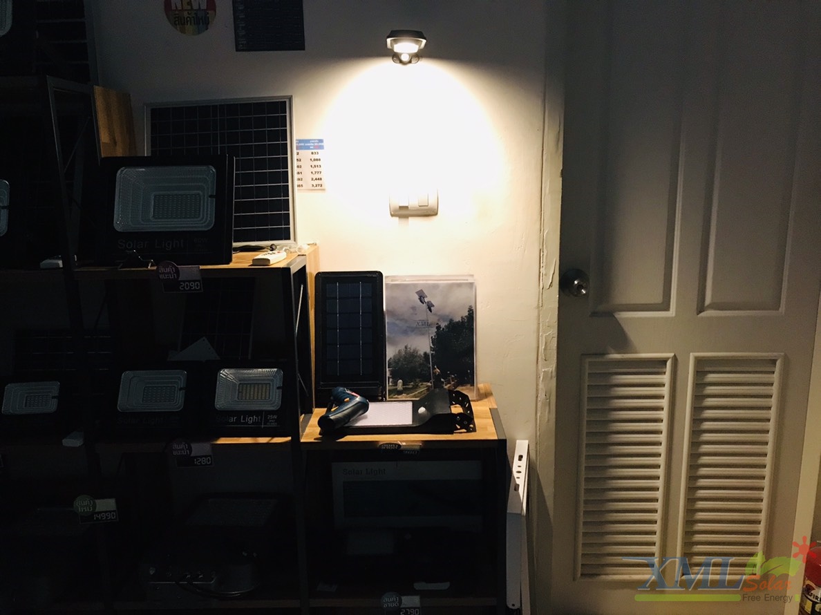 โคมไฟโซล่าเซล 18 SMD LED (500 Lumens)