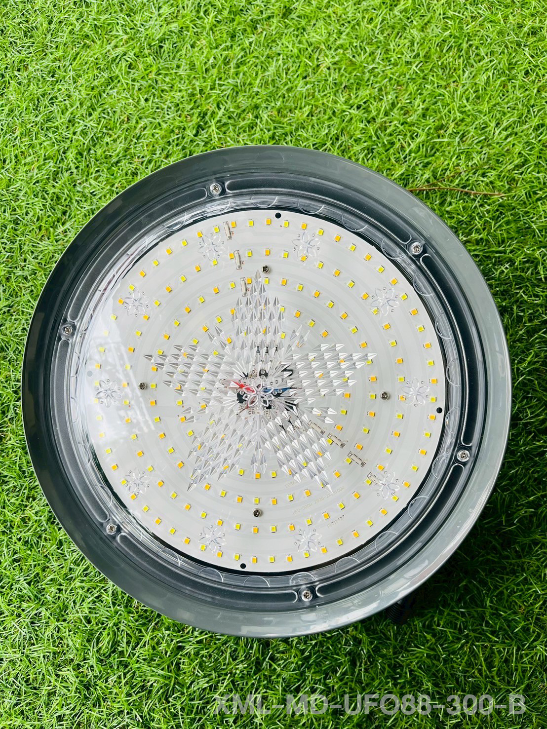 โคมไฟโซล่าเซลล์ ติดเพดาน MD-UFO88 รุ่น B (เปิดได้ 3 แสง)